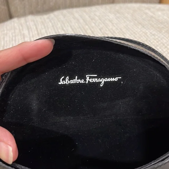 Salvatore Ferragamo women’s 
Sunglasses. - Picture 6 of 9